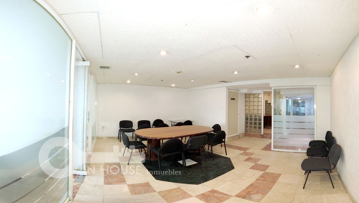 oficina-wtc-sala-juntas-con-mesa